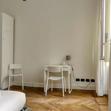 Chic Joivy Flats In The Centre Milan
